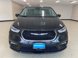 Used 2023 Chrysler Pacifica Touring-L image 2