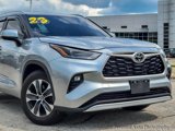 Used 2023 Toyota Highlander XLE image 2
