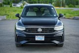 Used 2022 Volkswagen Tiguan SE R-Line image 2