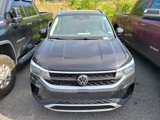 Used 2023 Volkswagen Taos SE w/ Panoramic Sunroof Package image 2