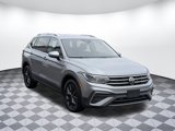 Used 2024 Volkswagen Tiguan SE image 2