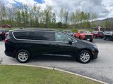 Used 2023 Chrysler Pacifica Touring-L image 6
