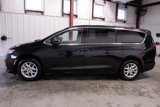 Used 2023 Chrysler Pacifica Touring-L image 2