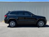 Used 2021 Jeep Grand Cherokee Laredo image 2