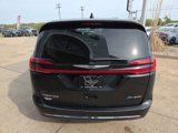 Used 2024 Chrysler Pacifica Select image 6
