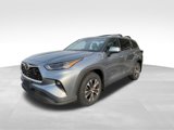 Used 2022 Toyota Highlander XLE image 3