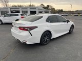 Used 2022 Toyota Camry SE image 3