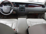 Used 2011 Lincoln Town Car Signature Limited image 2
