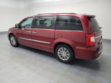 Used 2016 Chrysler Town & Country Touring-L image 3