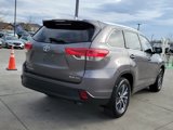 Used 2017 Toyota Highlander XLE image 3