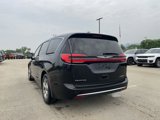Used 2024 Chrysler Pacifica Limited image 4