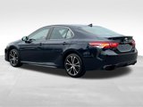 Used 2020 Toyota Camry SE image 2