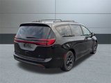 Used 2024 Chrysler Pacifica Premium image 6