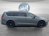 Used 2022 Chrysler Pacifica Touring-L image 2