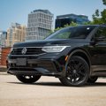 Certified 2022 Volkswagen Tiguan SE R-Line image 2