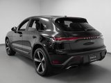 Certified 2024 Porsche Macan image 3
