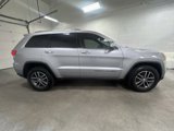 Used 2018 Jeep Grand Cherokee Limited w/ Luxury Group II image 2