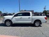 Used 2018 Nissan Titan SV image 4