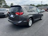 Used 2017 Chrysler Pacifica Touring-L image 5
