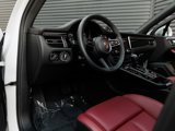Certified 2025 Porsche Macan image 4