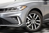 Used 2025 Volkswagen Jetta SE w/ Sunroof Package image 3