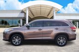 Used 2019 Toyota Highlander XLE image 3