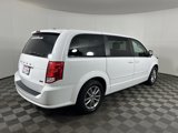 Used 2016 Dodge Grand Caravan SE image 5