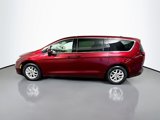 Used 2023 Chrysler Pacifica Touring-L image 4