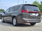 Used 2023 Chrysler Pacifica Touring-L image 6