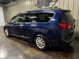 Used 2017 Chrysler Pacifica Touring-L image 5