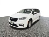 Used 2023 Chrysler Pacifica Touring-L image 2
