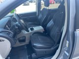Used 2014 Chrysler Town & Country Touring-L image 5