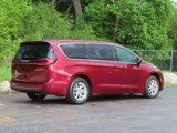 Used 2023 Chrysler Pacifica Touring-L image 3