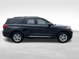 Used 2021 Ford Explorer XLT image 2
