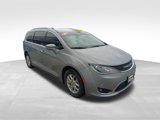 Used 2020 Chrysler Pacifica Touring-L image 3