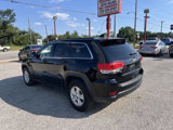 Used 2017 Jeep Grand Cherokee Laredo image 4
