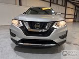 Used 2020 Nissan Rogue SV image 2