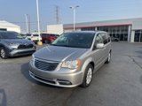 Used 2016 Chrysler Town & Country Touring w/ Driver Convenience Group image 4