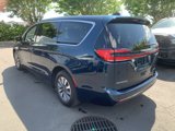 Used 2023 Chrysler Pacifica Touring-L image 2
