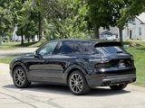 Certified 2022 Porsche Cayenne Platinum Edition image 3