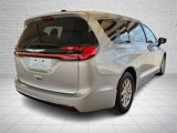 Used 2023 Chrysler Pacifica Touring-L image 3