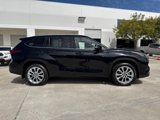 Used 2023 Toyota Highlander Limited image 4