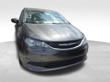 Used 2017 Chrysler Pacifica Touring image 2