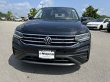 Used 2024 Volkswagen Tiguan SE image 2