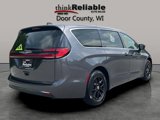 Used 2023 Chrysler Pacifica Touring-L image 6