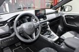 Used 2018 Toyota RAV4 SE image 4
