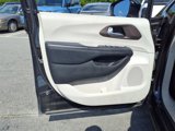 Used 2017 Chrysler Pacifica Touring-L Plus image 3