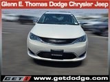 Used 2017 Chrysler Pacifica Limited image 2