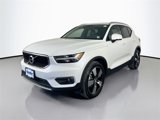 Used 2021 Volvo XC40 T5 Momentum image 2