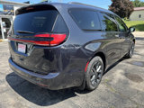 Used 2021 Chrysler Pacifica Touring-L w/ Uconnect Theater Family Group image 4